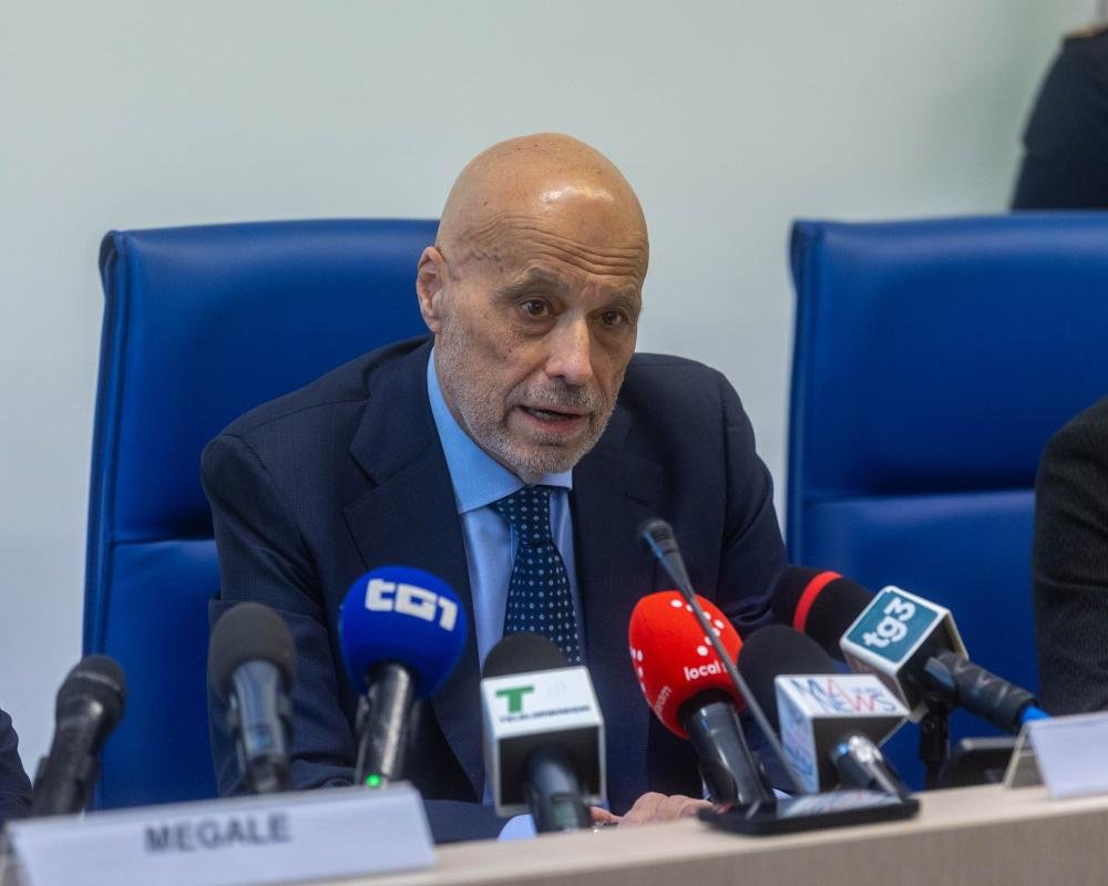 Italian Ministers Criticized After Cop Arrest for Murder